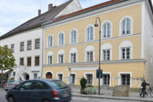В Австрії вирішили реконструювати будинок, де народився Гітлер (ФОТО)