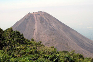 Сальвадор запускає майнінг криптовалют з вулкану