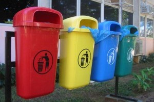Жителям Днепропетровщины предложили менять мусор на коммунальные платежи