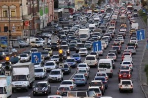 В нескольких районах Киева ограничивается движение транспорта на 9 месяцев