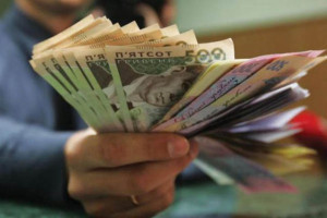 Наступного року в Україні планують підвищити мінімальну заробітну плату