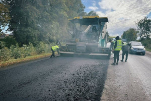 На Прикарпатті оновлюють трасу та мости