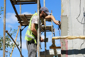 Київ спрямовує додаткові кошти на відновлення пошкоджених обстрілами об’єктів