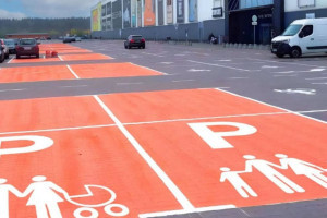 У 2026 році ТЦ зобов’яжуть облаштовувати паркомісця для водіїв з дітьми до 3 років