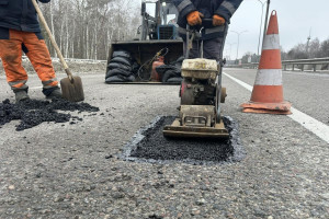 На автошляхах державного значення ліквідували понад 35 тис. м2 аварійної ямковості