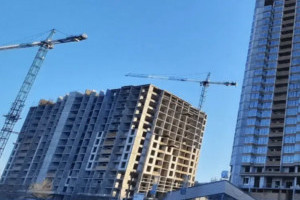 «Київміськбуд» частково розморожує будівництво житлових комплексів