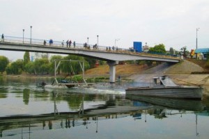 В Киеве демонтировали Русановские фонтаны
