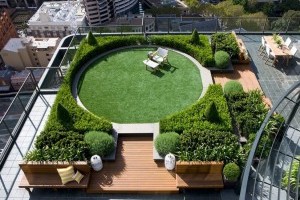 Покупателей элитного жилья завлекают парками на крышах