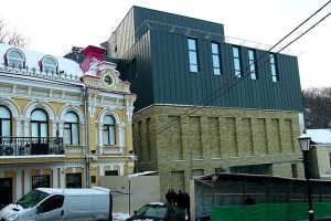 Киевские власти сообщили, во сколько городу обойдутся экспертизы "чёрного" театра на Подоле