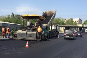 На каких киевских дорогах уже нет ям - за выходные успели сделать ремонт
