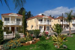 Иностранцы "сметают" недвижимость на Кипре