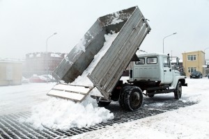 Готовят сани летом: в столице уже сейчас решают проблему с вывозом снега из города