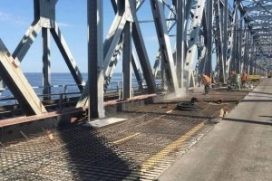 Стало известно когда закончат ремонт моста через Днепр в Черкассах