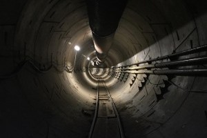 Илон Маск показал скоростной тоннель под Лос-Анджелесом (фото)