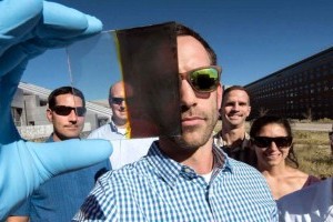 В США разработали стекла, способные перерабатывать солнечный свет в электричество