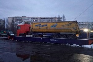 На столичной Кольцевой уже проверяют вес грузовиков (фото)