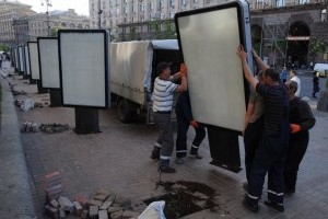 Киев немного "расчистили" от незаконной рекламы