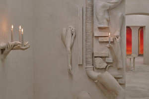 Інтер’єр із людських форм: у Римі відкрився бар з провокативною ліпниною (ФОТО)