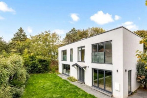 Сусіди добилися знесення «потворної» вілли в Англії