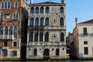 Історія та легенди заважають продажу розкішкого палацу в Венеції (ФОТО)