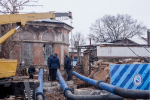 В Харькове здание провалилось под землю (видео)