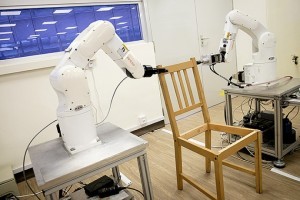 Роботов научили собирать мебель из IKEA (видео)