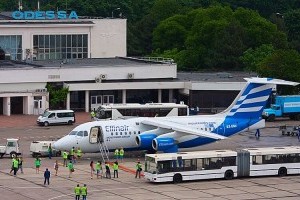 Одесский аэропорт хотят вернуть в коммунальную собственность