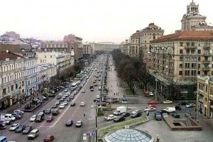 В Киеве Крещатик наконец открыли для автомобилей