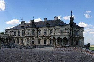 На Львівщині вперше за майже 80 років відчинили для всіх охочих відомий палац (фото)