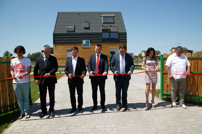 Александр на открытии энергоэффективного дома, июнь 2015 года,  25 км от Киева