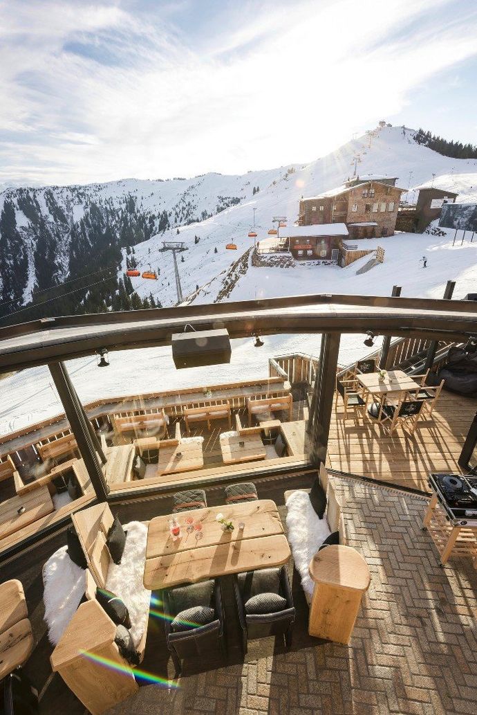 Великолепный ресторан в живописных Австрийских горах (Фото)