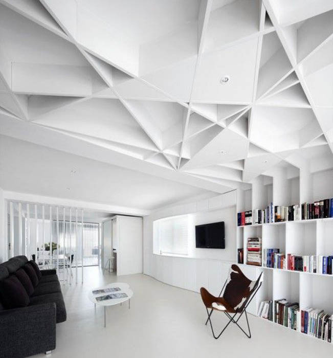 Объемный геометричный потолок