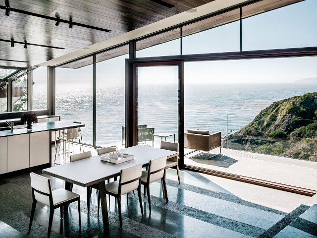 Дом над пропастью,Fall House, Калифорния, панорама на Тихий океан, дом, свисающий над обрывом, жизнь среди природы, столовая