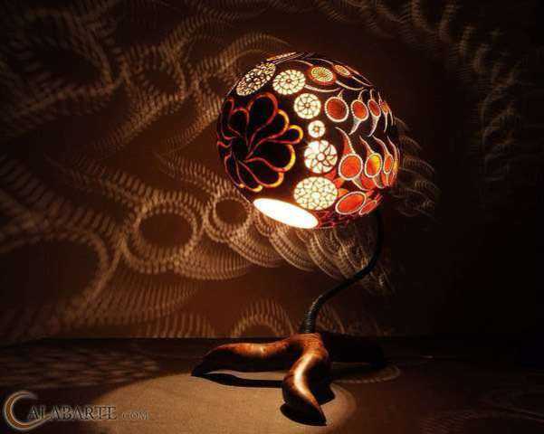 Лампы, дизайнер Calabarte, оригинальные лампы на основе африканских тыкв, резьба, тонкие прорези, интересные узоры