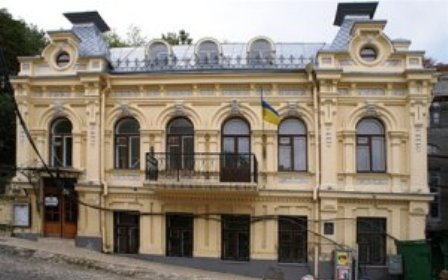 Корпорация Рошен обещает достроить здание Театра на Подоле уже к ноябрю 2016 года
