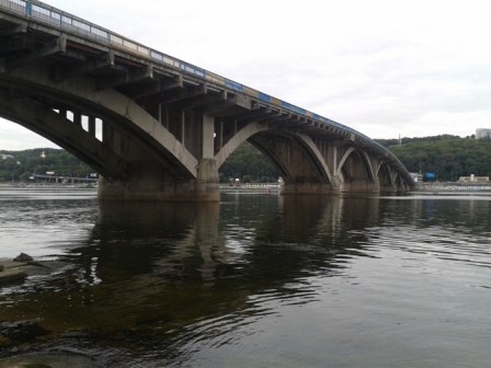 Мост Метро в Киеве обследуют на пригодность