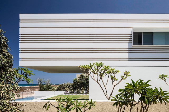 В архитектуре дома преобладают симметрические линии