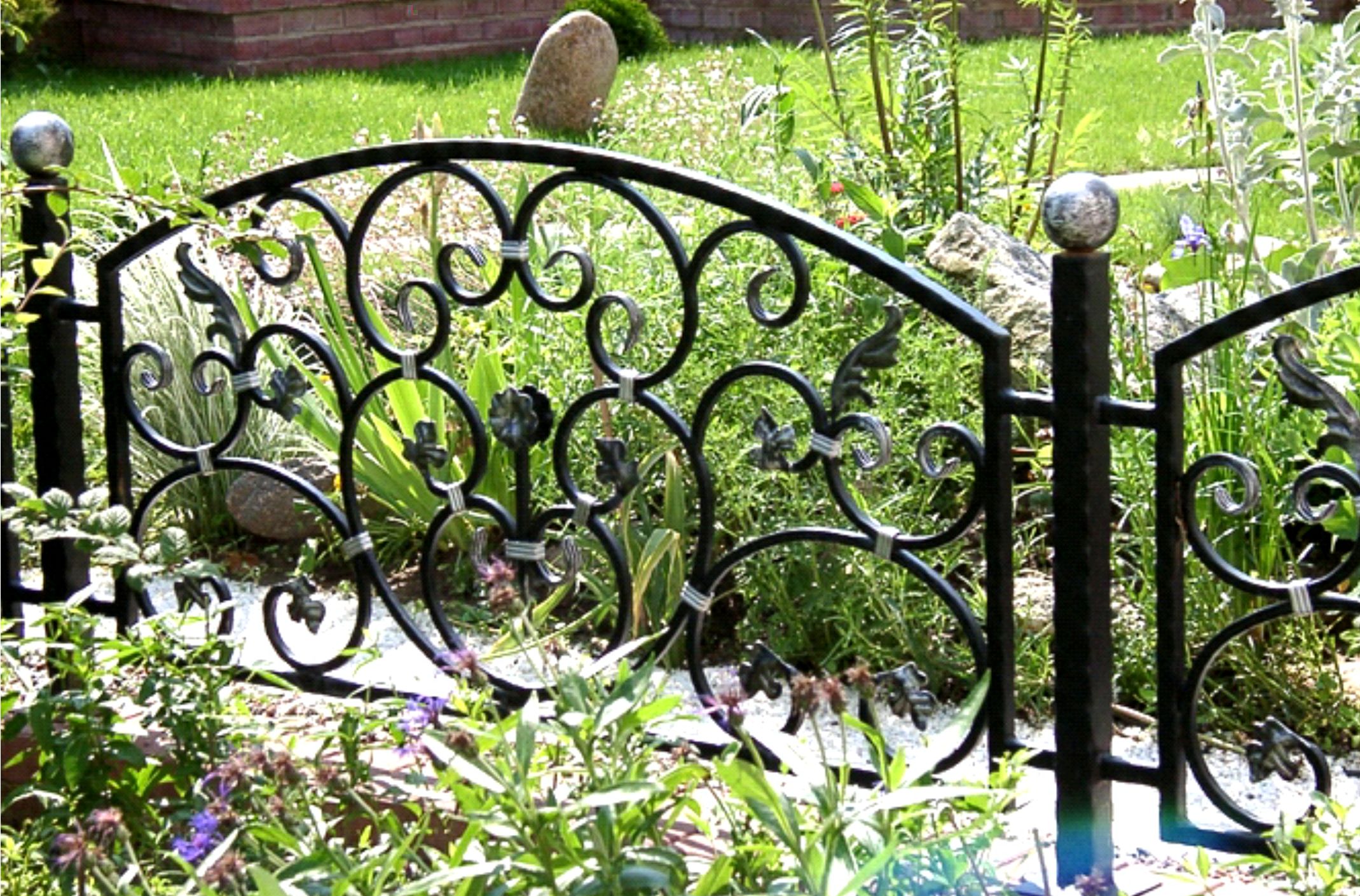 Декоративный садовый заборчик 